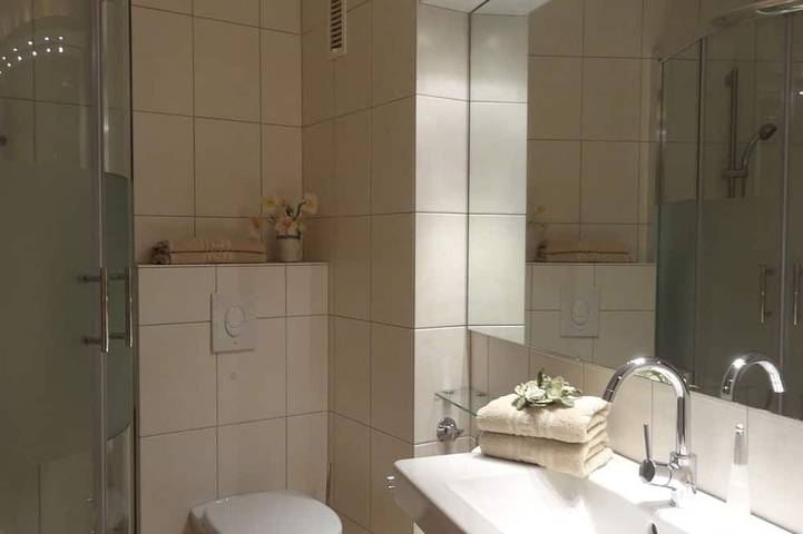 Ganze Wohnung, Komfortable Ferienwohnung mit Schwimmbad und Sauna 100 m vom Strand, Wlan in Niendorf, Timmendorfer Strand