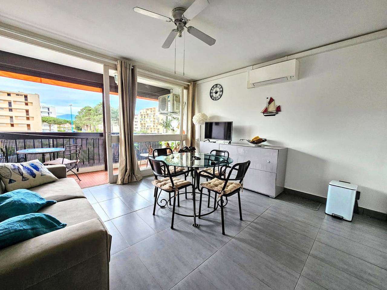 Entire apartment, Saint-Cyprien: T2 Apartment with Terrace, A/C, Parking, Near the Beach in Saint-Cyprien-Plage, Saint-Cyprien