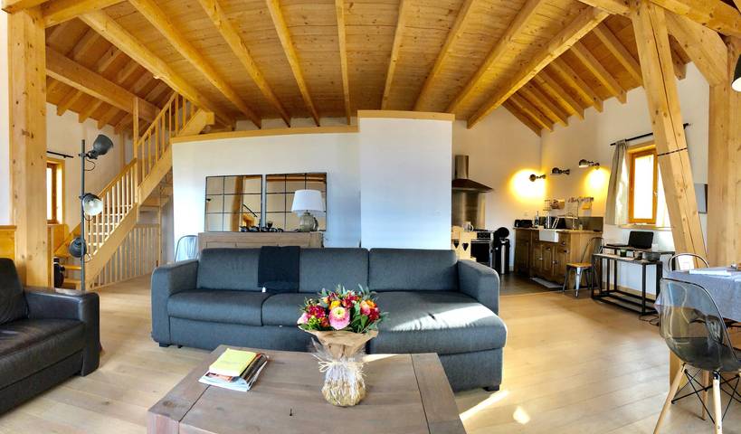Chalet '4 Étoiles La Saulire' with Mountain View, Shared Terrace and Wi-Fi in Villard-Reculas, Écrins National Park