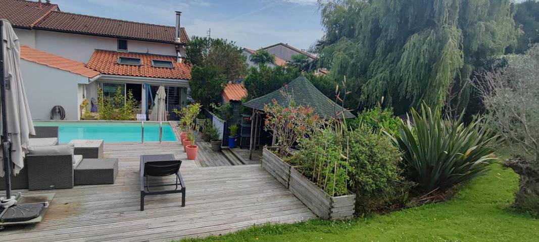 Maison de vacances pour 6 personnes, avec jacuzzi ainsi que terrasse et piscine