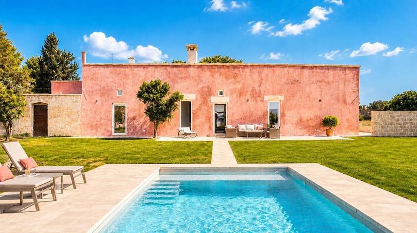 Villa per 8 persone, con Balcone e Terrazza nonché Giardino e Piscina a Galatina