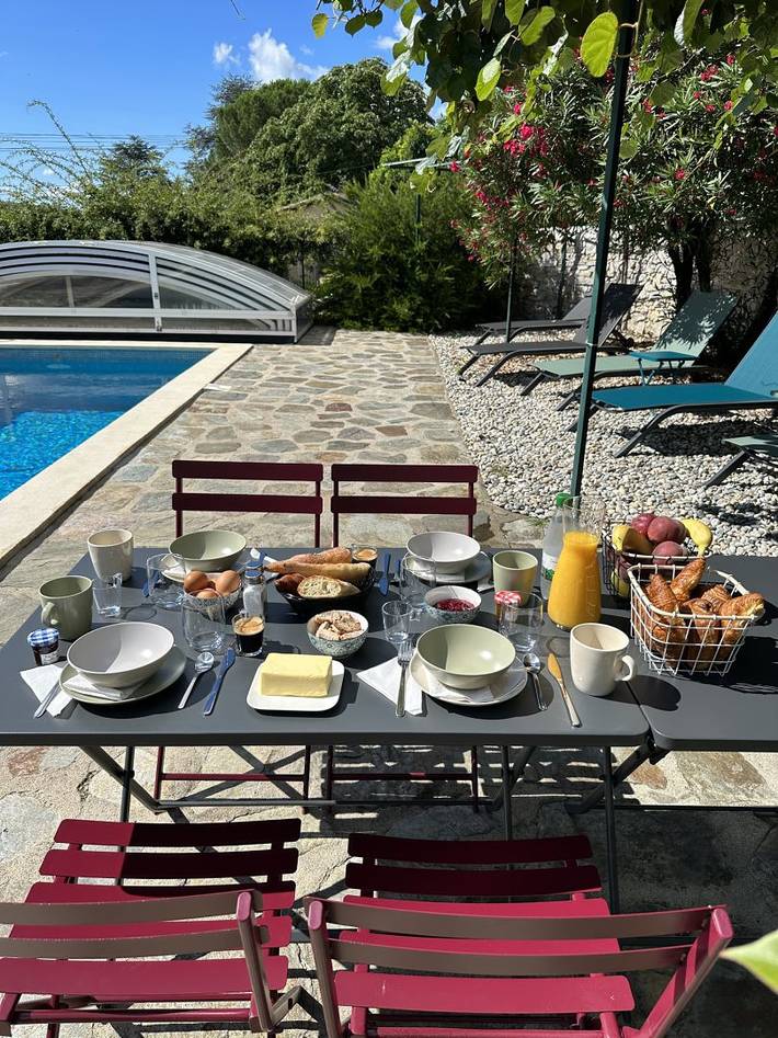 Gîte pour 20 personnes, avec terrasse ainsi que piscine et jardin en Ardèche - 3