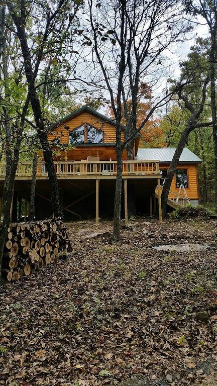 Log cabin for 10 people, with terrace in Lake Tenkiller