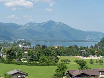 Ferienwohnung für 10 Personen, mit Seeblick und Terrasse sowie Sauna und Garten in Strobl