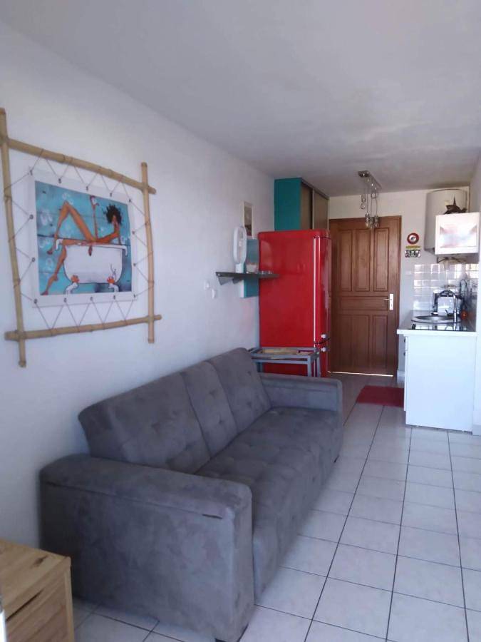 Gîte pour 4 personnes, avec terrasse et vue dans Plage de Trou d'eau - 2