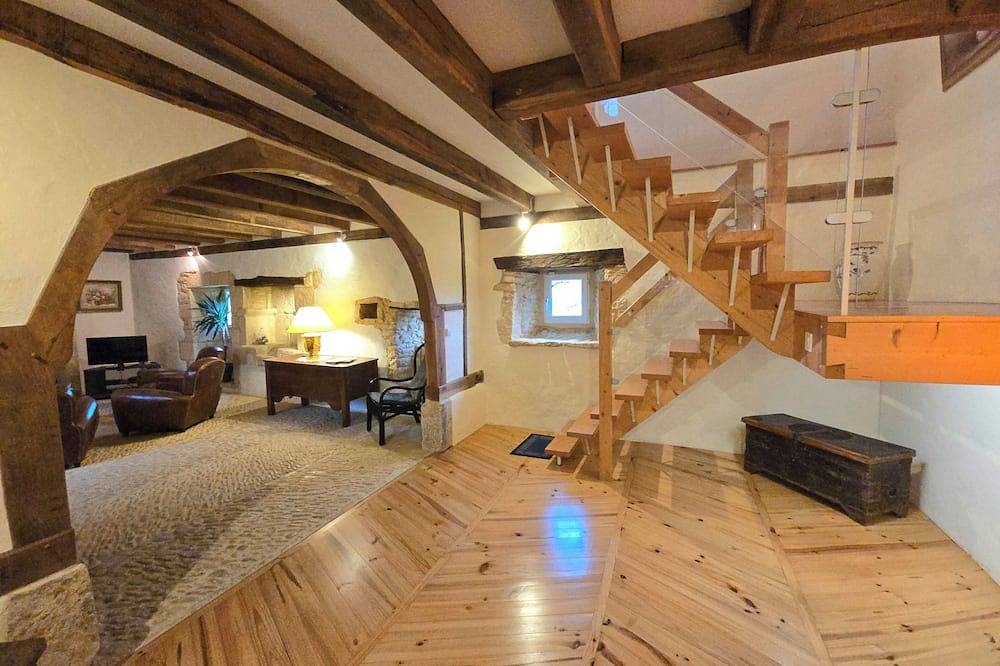 Le logis de Contie, gîte de charme de 200 m2,  entre Sarlat et Lascaux. in Archignac, Périgord Noir