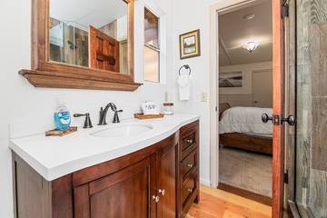 Log Cabin for 5 Guests in Big Bear Lake, San Bernardino County, Picture 4