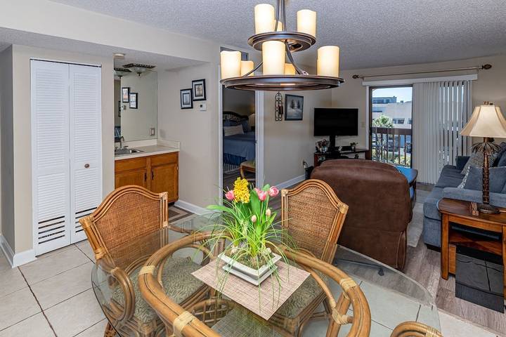 Vacation rental for 6 people, with pool and balcony as well as hot tub in St. Augustine Beach