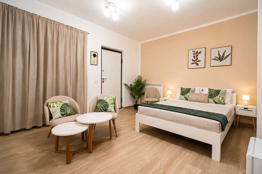 Ganze Wohnung, Ganzes Ferienhaus mit Privatgarten, 2 Badezimmern und Privatparkplatz. in Frascati, Parco Regionale dei Castelli Romani