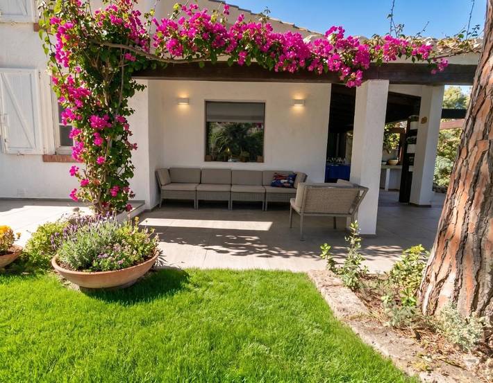 Villa per 8 persone, con giardino e balcone a Torre delle Stelle