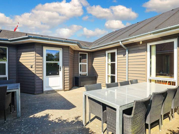 Ferienhaus für 10 Personen, mit Whirlpool und Terrasse sowie Garten und Sauna in Himmerland - 3