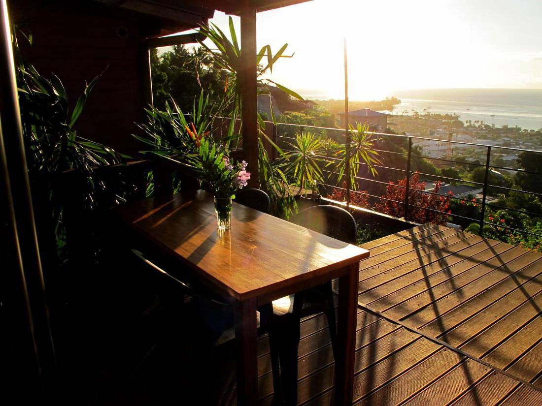 Bungalow Kahaia mit Panoramablick auf das Meer - Bounty Lodge Tahiti in Arue, Tahiti