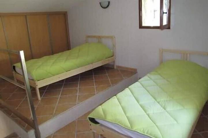 Location de vacances pour 6 personnes, avec terrasse et jardin, animaux acceptés à Cabrières-d'Aigues - 3