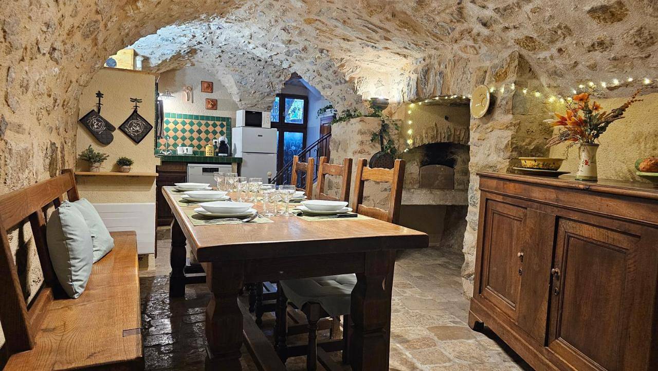 Appartement entier, Gîte Custhom St Guilhem-le-Désert in Saint-Guilhem-le-Désert, Côte méditerranéenne (France)