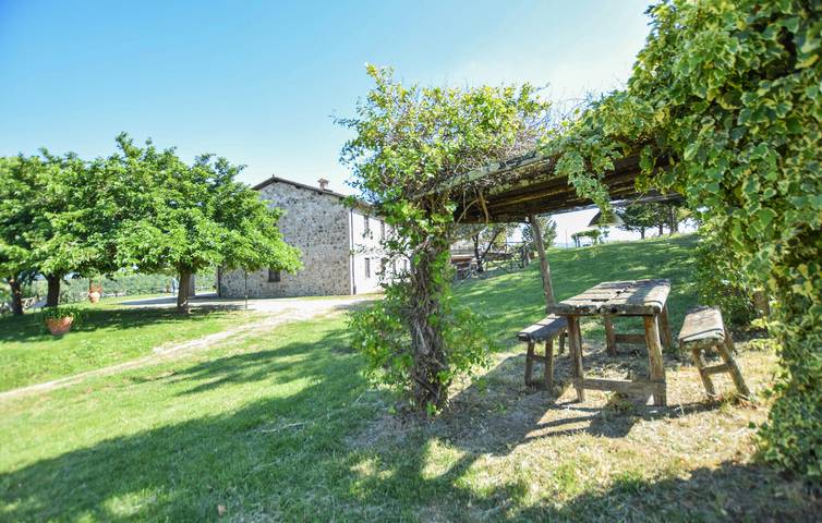 Encantador apartamento de un dormitorio con piscina y jardín, a 2 km del río in Fabro, Provincia de Terni