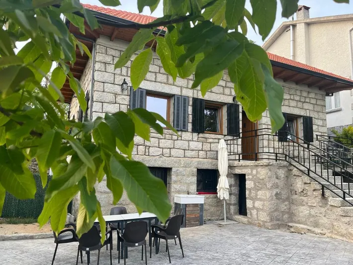 Chalet für 8 Personen, mit Garten und Ausblick - 1