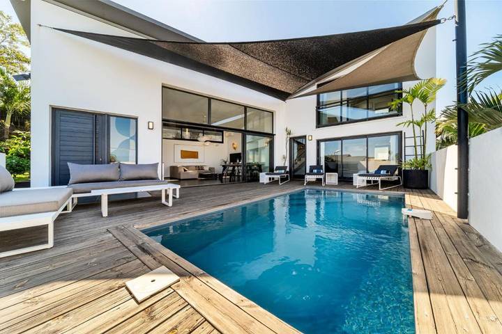 Location de vacances pour 6 personnes, avec jardin ainsi que piscine et balcon dans Grands-Bois