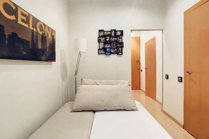 Entire apartment, Bed&Bcn Gracia Ii apartment in Barcelona in Barcelona Centre, Barcelona