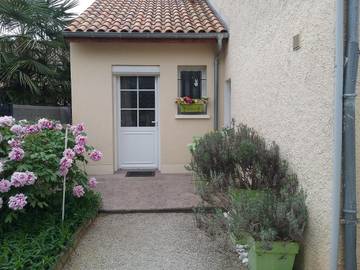 Gîte pour 2 personnes, avec jardin à Cubjac