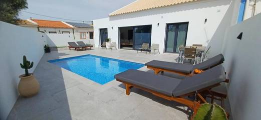Casa rural para 6 personas, con vistas además de jardín y piscina en Sagres