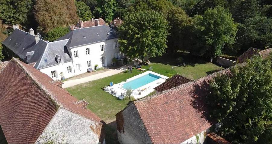 Chambre d’hôte pour 2 personnes, avec jardin ainsi que piscine et vue, animaux acceptés dans Lissay-Lochy