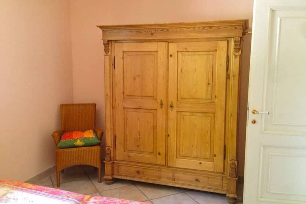 Entire apartment, Beautiful garden apartment in a panoramic position high above Lake Maggiore in Agra, Lago Maggiore (Lombardy)