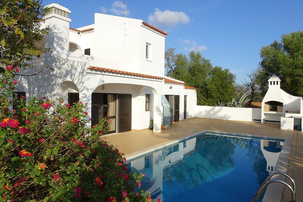 Villa with Private Pool and Sea View, Family Friendly, Shaded Detached Pavillion in Boliqueime, Faro Distrikt