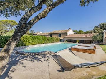 Gîte pour 8 personnes, avec terrasse et jardin à Uchaux