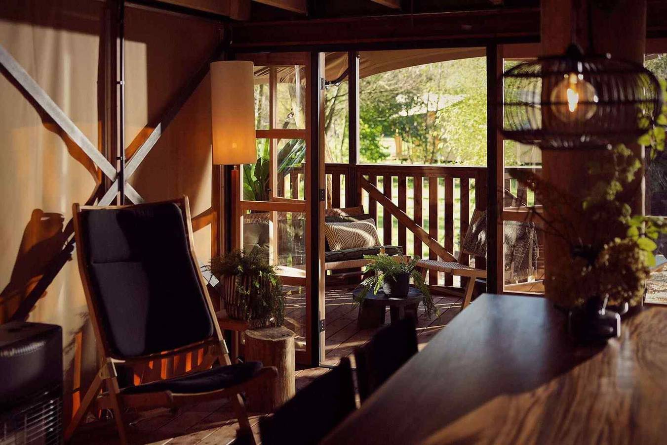 Uniek 6 persoons Glampingverblijf, met hottub, nabij Zeewolde in het Horsterwold in Flevoland