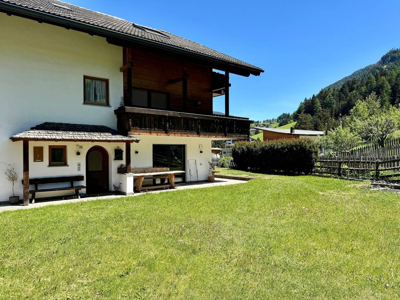 Appartement entier, Appartement 'Seceda' avec vue sur la montagne, terrasse privée et Wi-Fi in Passua, Castelrotto
