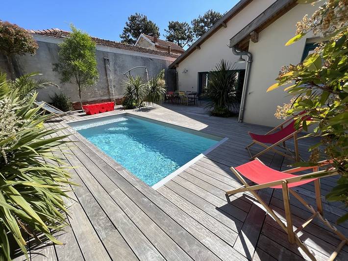 Gîte pour 10 personnes, avec piscine dans Office De Tourisme De Soulac