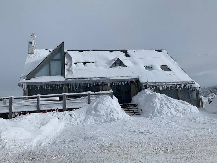 Location de vacances pour 8 personnes, avec terrasse ainsi que jardin et vue dans station de ski du Laguiole - Le Bouyssou - 4