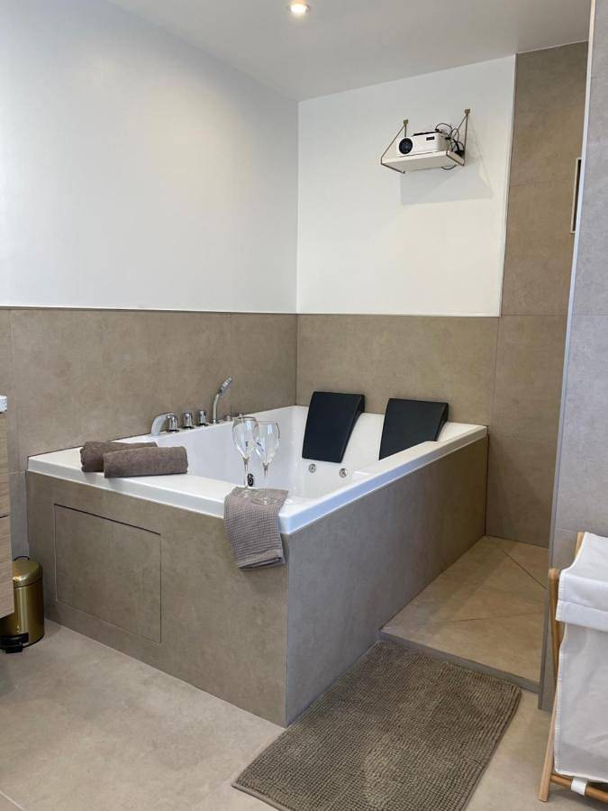 Gîte pour 2 personnes, avec jacuzzi et terrasse à Gournay-en-Bray - 2