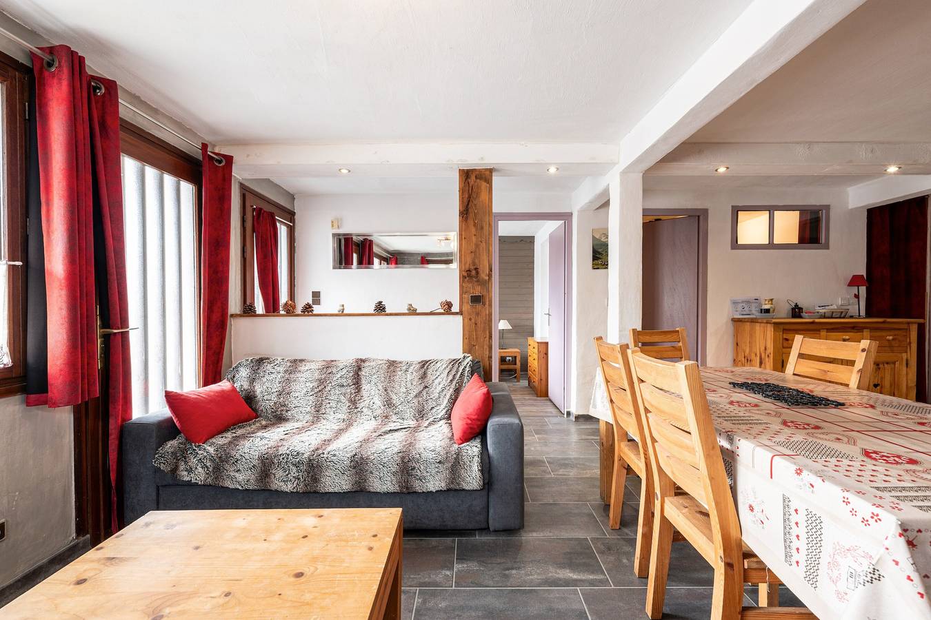 Appartement entier, Appartement "Chalet Le Chamois" avec vue sur la montagne, terrasse privée et Wi-Fi in Champagny-en-Vanoise, Parc National de la Vanoise