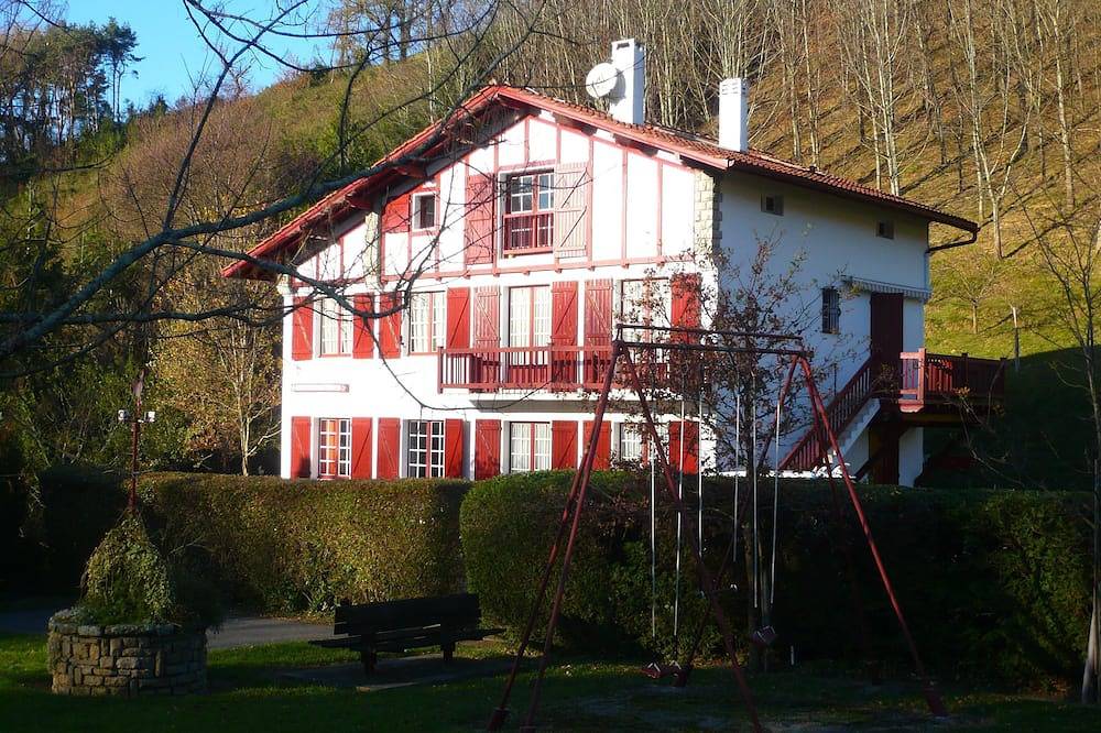 Appartement entier, Appt dans maison traditionnelle à deux pas de la plus belle plage du pays basque in Biriatou, Région de Bayonne