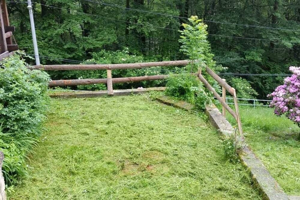 Bungalow in ruhiger Waldlage direkt am Wanderweg in Reinhardtsdorf-Schöna, Elbsandsteingebirge
