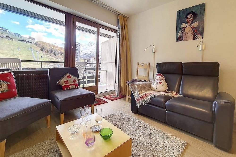 Entire apartment, Spacious Ski-In/Ski-Out Apartment · Balcony · Sleeps 6 in Les Menuires, Saint-Martin-de-Belleville