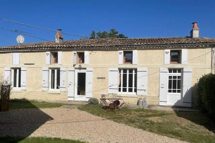 Gîte pour 6 personnes, avec piscine et jardin à Saint-Palais-de-Phiolin