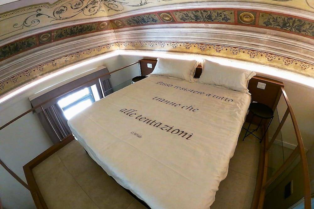 Appartamento intero, Palazzo sul Corso-Elegante loft affrescato nel centro di Brindisi in Brindisi, Salento