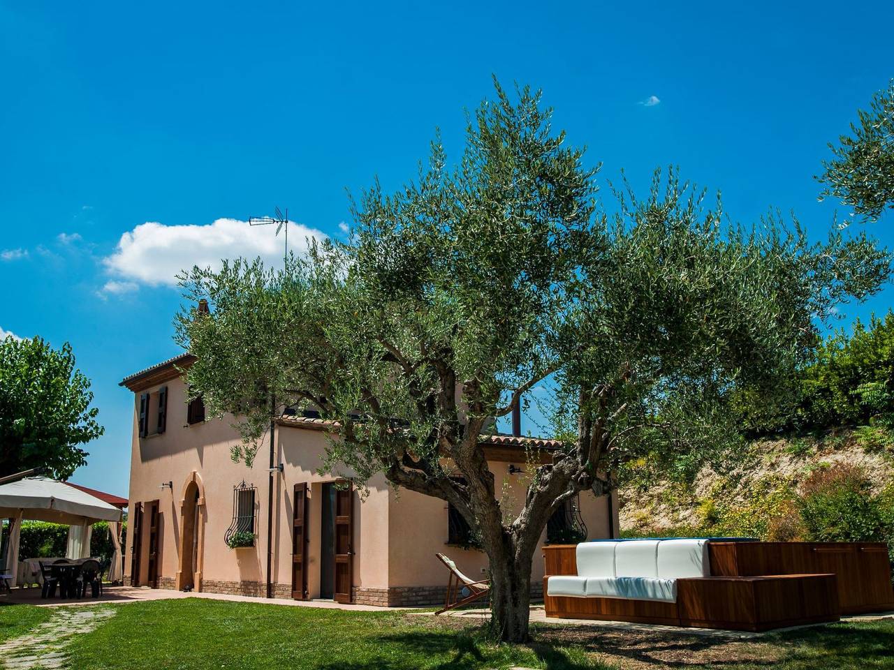 'Villa Mauro in San Costanzo, Valle del Metauro