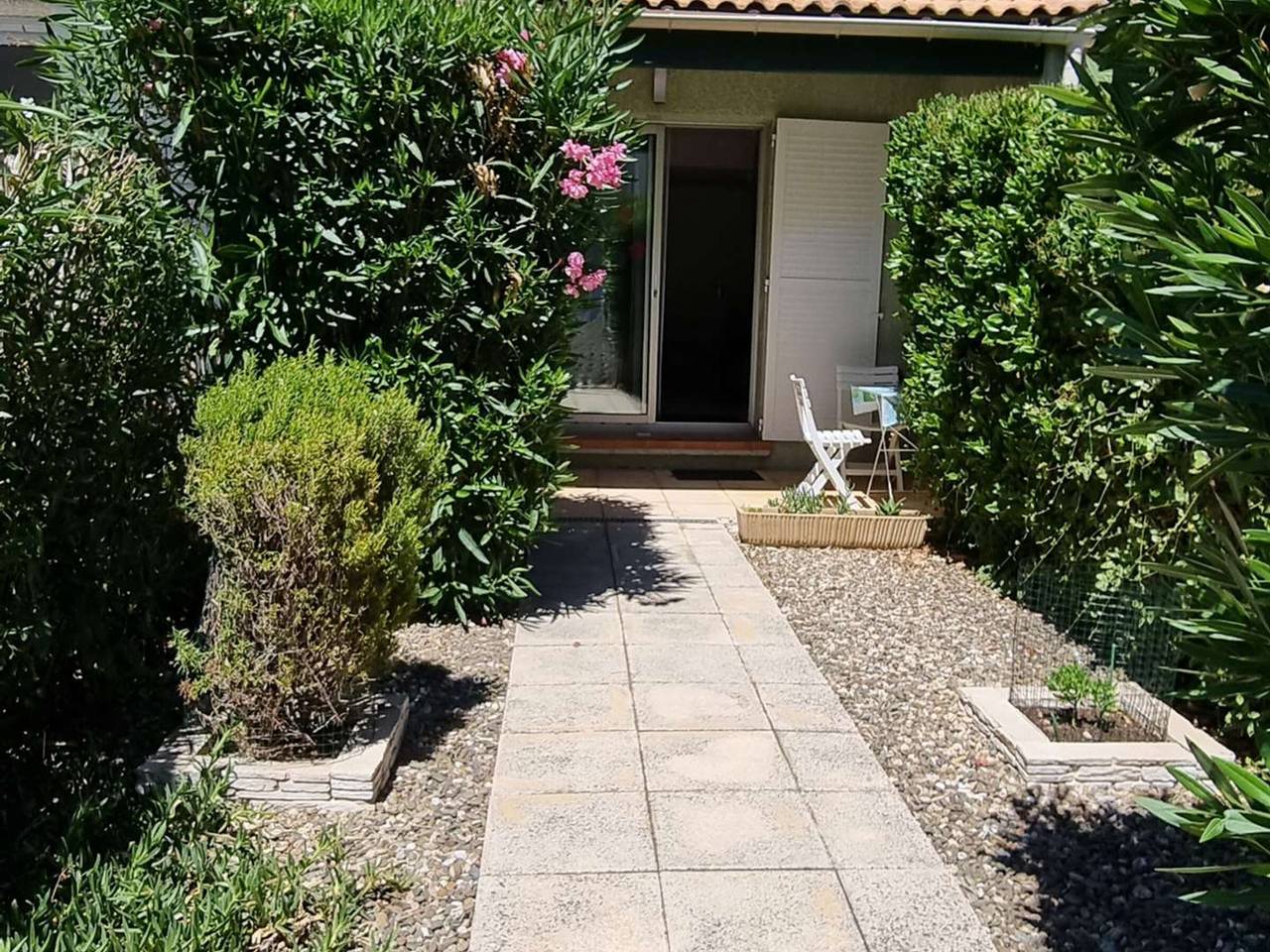 Entire apartment, Pavilion for 6 with terrace in Valras-Plage in Valras-Plage, Côte d'Améthyste