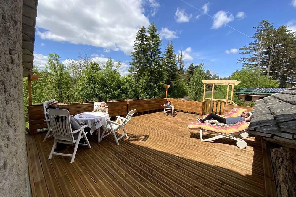 L'Oustaliere, Chambre Françoise, spa and sauna access in Saint-Georges-de-Lévéjac, Cévennes