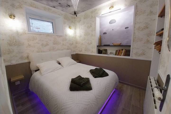 Ganze Wohnung, The \"Liberté\" Apartment: A Journey Back to the 1940s in Carentan les Marais, Saint-Lô und Umgebung