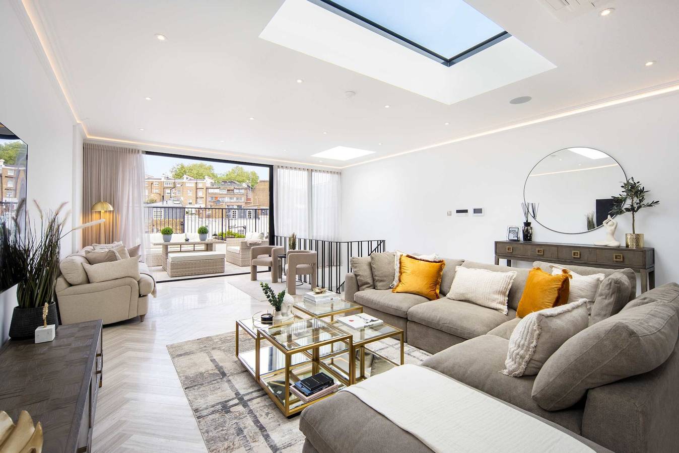 Entire apartment, 1 Min Walk to Harrods   Knightsbridge Duplex in Kensington and Chelsea, London