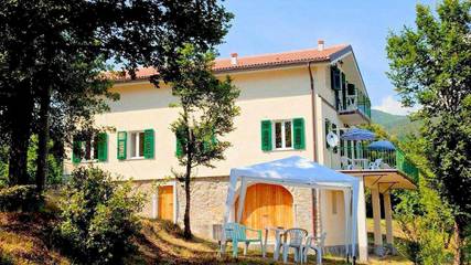 Villa für 8 Personen, mit Garten und Balkon sowie Pool in Ligurien