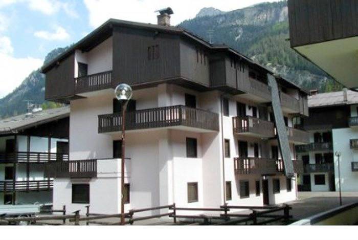 Ganze Ferienwohnung, Ferienwohnung für 4 Personen mit Balkon in Canazei, Dolomiti Superski