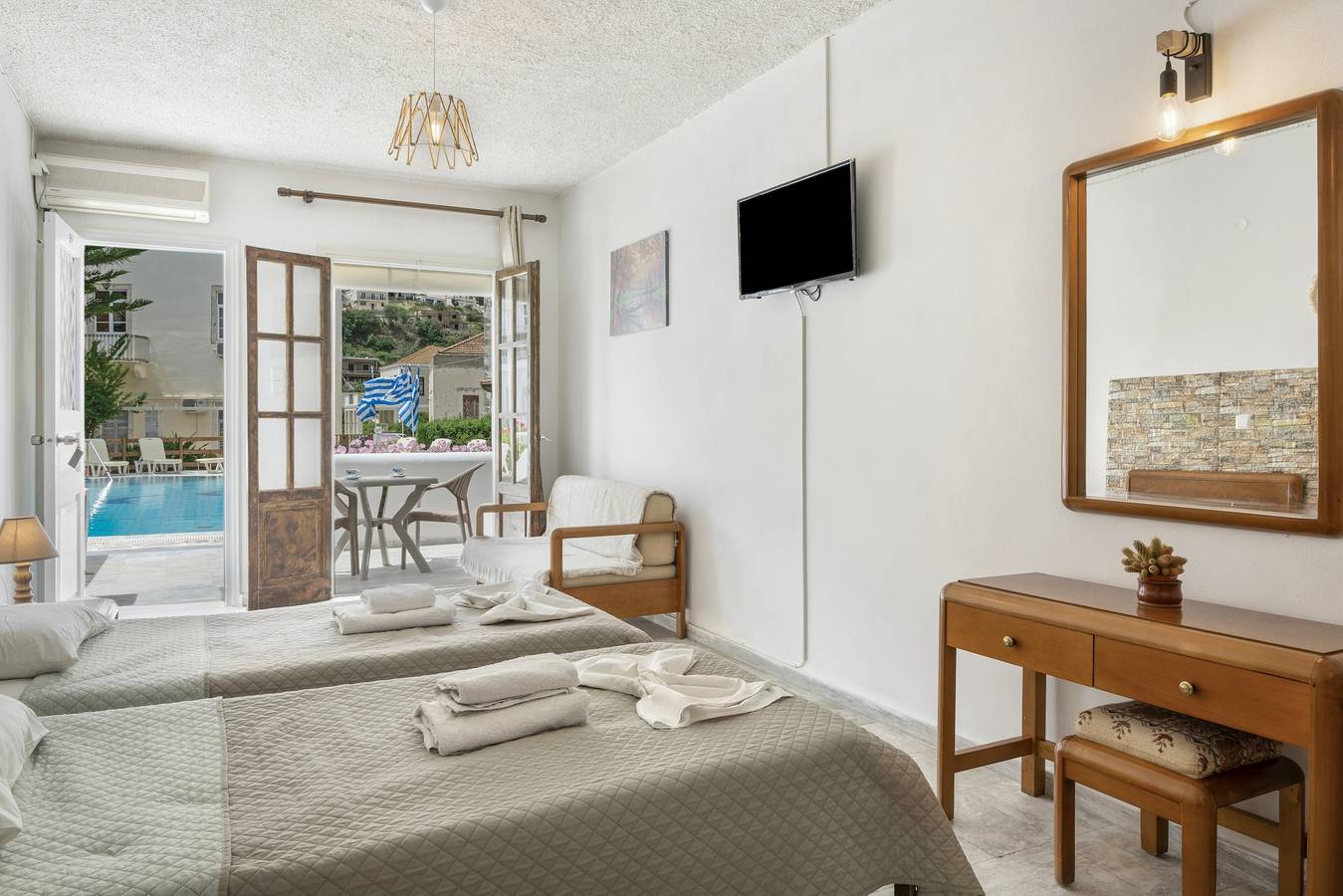 Apartamento entero, Apartamento 'Double Room No 2' con vistas a la montaña, Wi-Fi y aire acondicionado in Kálimnos