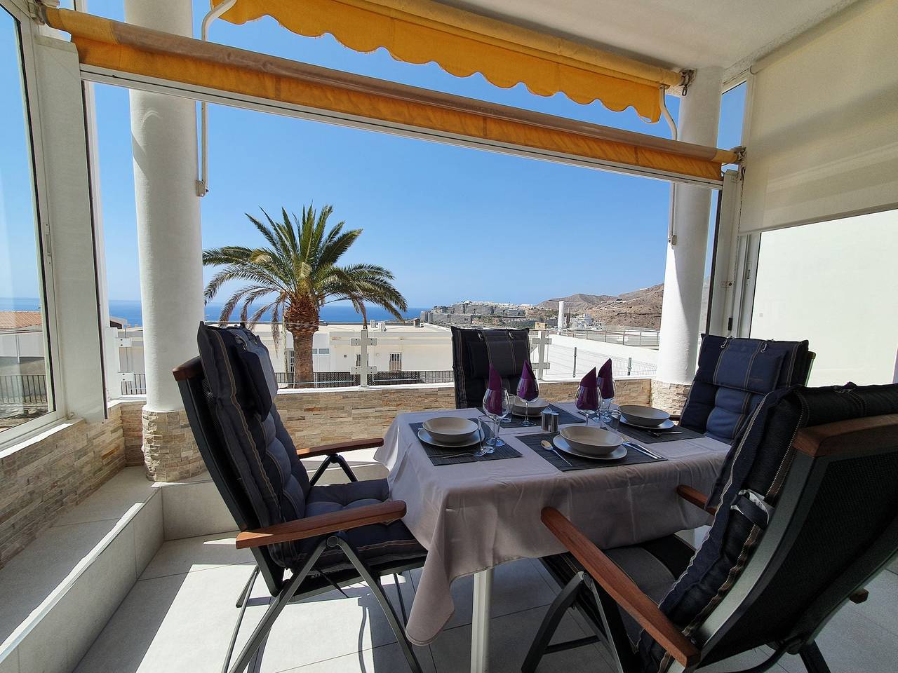 Apartamento entero, Elegante y Amplio Apartamento con Vistas al Mar in Arguineguín, Mogán