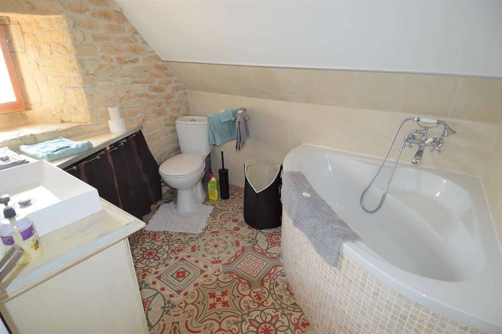 Entire apartment, Charming seaside studio - Wifi in Luc-sur-Mer, Caen region