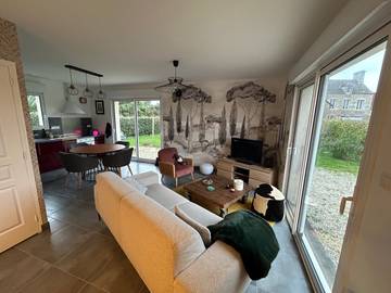 Gîte pour 4 personnes, avec jardin à Montfarville